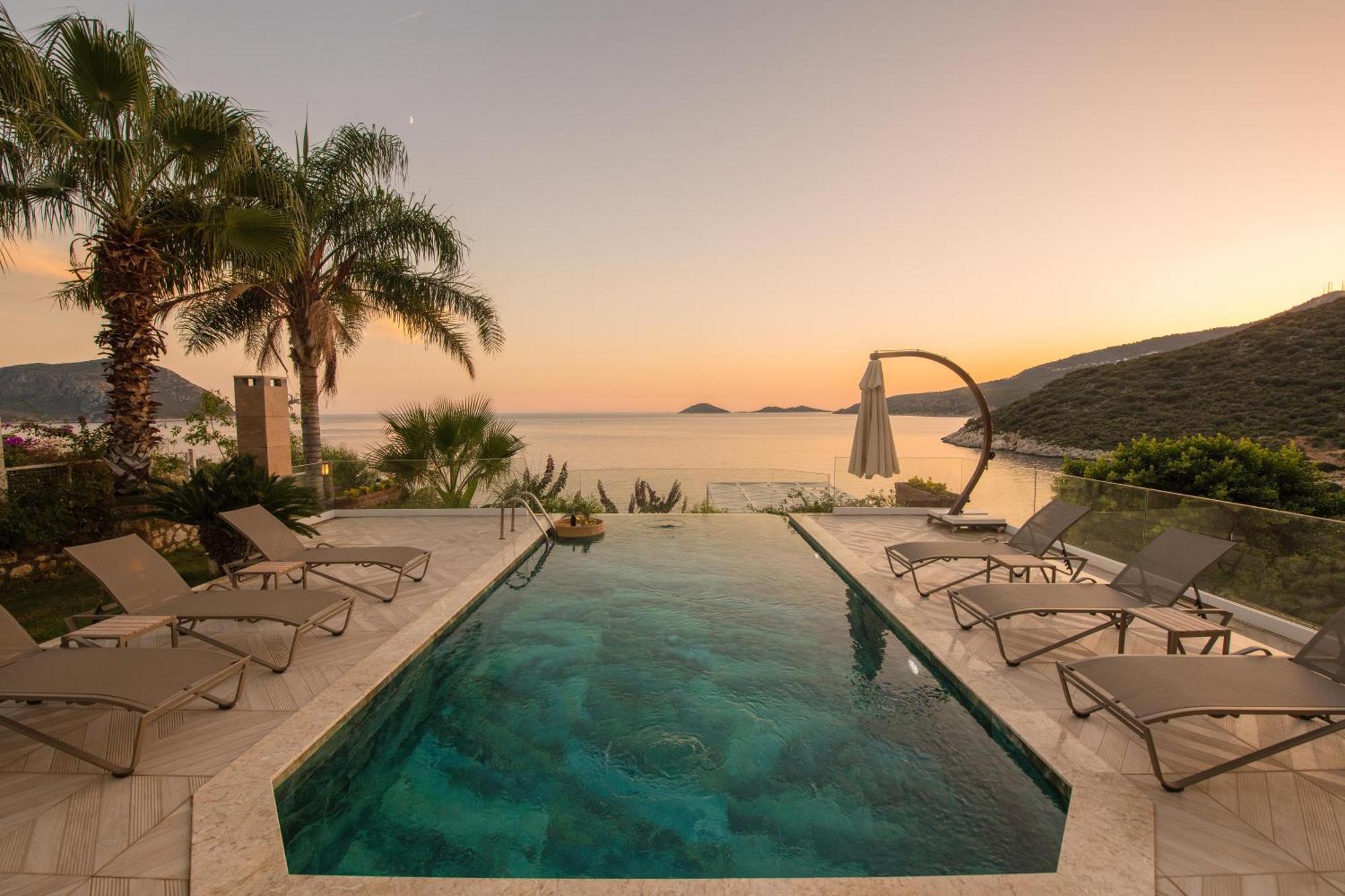 Beachfront White Villa With Private Swimming Pool Kalkan Extérieur photo