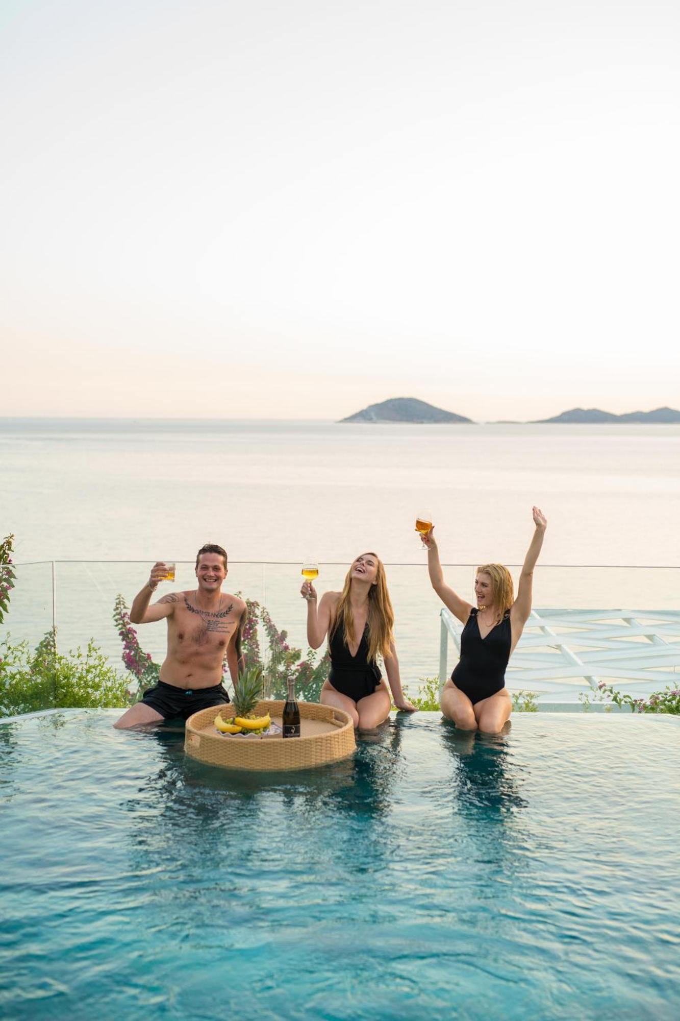 Beachfront White Villa With Private Swimming Pool Kalkan Extérieur photo